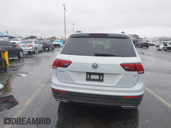 2018 Volkswagen Tiguan S z VIN 3VV1B7AX4JM121567, wystawiony jako IAAI lot #41581113 z przebiegiem Nie podano mil oraz . Historia ofert i sprzedaży dostępna na DreamBid. Obrazek 16.