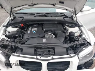 2011 BMW 1 Series M z VIN WBSUR9C56BVP76005, wystawiony jako IAAI lot #41399359 z przebiegiem 31 970 mil mil oraz . Historia ofert i sprzedaży dostępna na DreamBid. Obrazek 10.