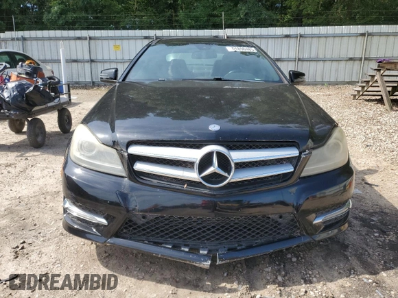 2013 Mercedes-Benz C 250 с VIN WDDGJ4HBXDG114602, выставлен на аукционе Copart как лот 61898485 с пробегом Не указан миль и Чистый • Clean title. История ставок и продаж доступна на DreamBid. Изображение 5.