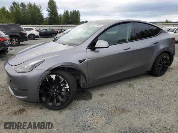 2024 Tesla Model Y Long Range with VIN 7SAYGDEE1RF159332, listed as a Copart auction lot 61179495 with 9,259 mi miles and Salvage title. Bid and sale history available at DreamBid. Image 1.