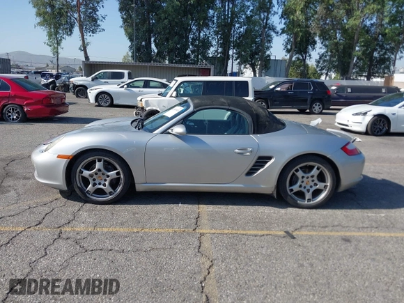 2007 Porsche Boxster z VIN WP0CA29837U710558, wystawiony jako IAAI lot #42506943 z przebiegiem 129 446 mil mil oraz . Historia ofert i sprzedaży dostępna na DreamBid. Obrazek 14.