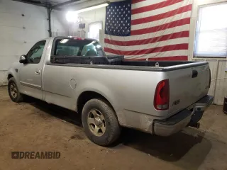 2002 Ford F-150 XL z VIN 1FTRF17W92NB99531, wystawiony jako Copart lot #49585545 z przebiegiem 148 167 mil mil oraz Szkoda całkowita • Salvage title. Historia ofert i sprzedaży dostępna na DreamBid. Obrazek 2.