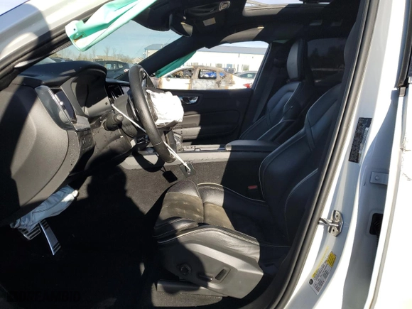 2019 Volvo XC60 R-Design with VIN LYVA22RM8KB230942, listed as a Copart auction lot 81098054 with 0 mi miles and Salvage Title. Bid and sale history available at carsss.com. Image 7.