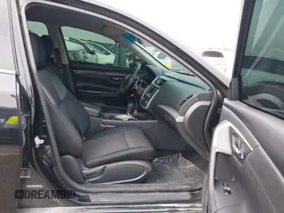 2017 Nissan Altima SV z VIN 1N4AL3AP4HC215163, wystawiony jako IAAI lot #41972238 z przebiegiem 147 627 mil mil oraz . Historia ofert i sprzedaży dostępna na DreamBid. Obrazek 5.