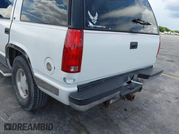 1995 Chevrolet Tahoe with VIN 1GNEC13K9SJ414611, listed as a IAAI auction lot 42798752 with 205,988 mi miles and . Bid and sale history available at DreamBid. Image 6.