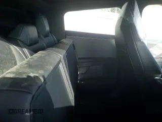 2024 Tesla Cybertruck z VIN 7G2CEHED8RA029232, wystawiony jako Copart lot #84401444 z przebiegiem Nie podano mil oraz Szkoda całkowita • Salvage title. Historia ofert i sprzedaży dostępna na DreamBid. Obrazek 10.