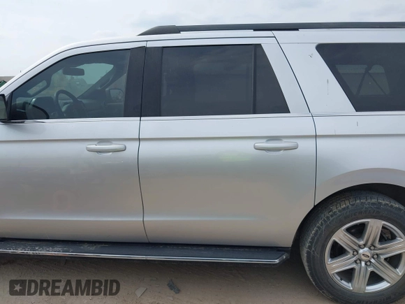 2019 Ford Expedition Max XLT z VIN 1FMJK1HT1KEA13618, wystawiony jako IAAI lot #42074765 z przebiegiem 75 446 mil mil oraz . Historia ofert i sprzedaży dostępna na DreamBid. Obrazek 15.
