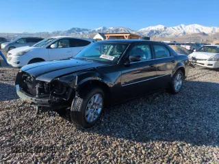 2008 Chrysler 300 Limited with VIN 2C3KA33G88H187693, listed as a Copart auction lot 44552125 with 236,732 mi miles and Salvage title. Bid and sale history available at DreamBid. Image 1.