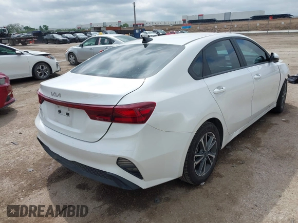 2023 Kia Forte LXS z VIN 3KPF24AD7PE686469, wystawiony jako IAAI lot #42112744 z przebiegiem 103 937 mil mil oraz . Historia ofert i sprzedaży dostępna na DreamBid. Obrazek 4.