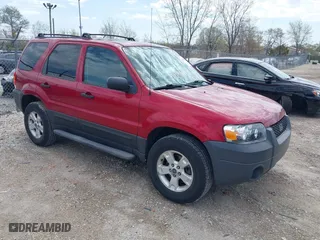 2006 Ford Escape XLT with VIN 1FMYU931X6KA24055, listed as a IAAI auction lot 42098827 with 175,261 mi miles. Bid and sale history available at carsss.com. Image 1.