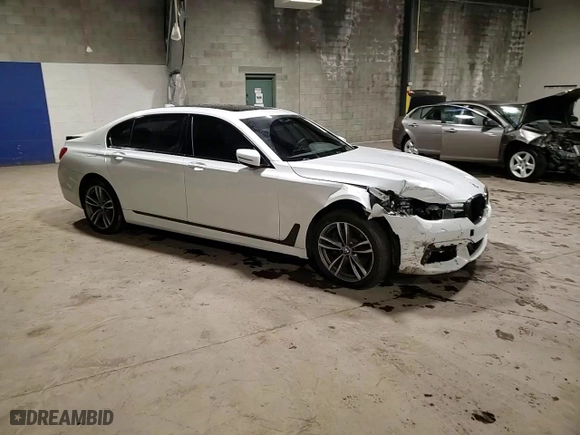 2019 BMW 7 Series 740i xDrive with VIN WBA7E4C54KGV70492, listed as a Copart auction lot 86755714 with 49,432 mi miles and Salvage Title. Bid and sale history available at carsss.com. Image 14.