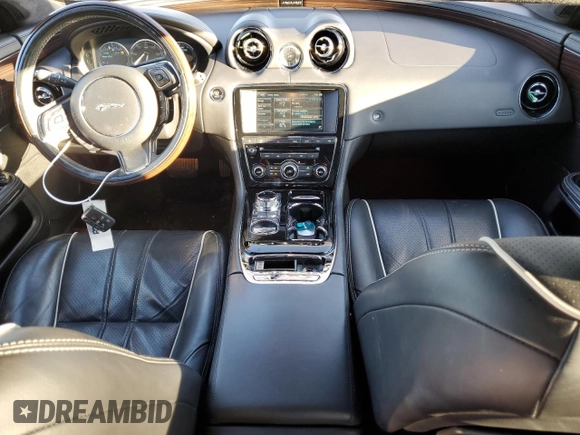 2015 Jaguar XJ Portfolio z VIN SAJWJ2GD9F8V85717, wystawiony jako Copart lot #82539734 z przebiegiem 113 721 mil mil oraz Szkoda całkowita • Salvage title. Historia ofert i sprzedaży dostępna na DreamBid. Obrazek 8.