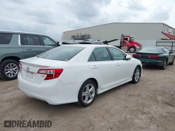 2014 Toyota Camry L with VIN 4T1BF1FK1EU426216, listed as a IAAI auction lot 42152479 with 210,388 mi miles. Bid and sale history available at carsss.com. Image 4.