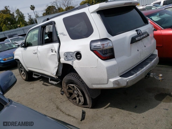 2020 Toyota 4Runner SR5 with VIN JTEBU5JR1L5800591, listed as a Copart auction lot 46805483 with 0 mi miles. Bid and sale history available at carsss.com. Image 2.