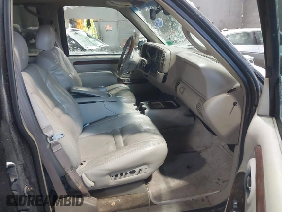 1999 Cadillac Escalade z VIN 1GYEK13R6XR404534, wystawiony jako IAAI lot #41391379 z przebiegiem 127 612 mil mil oraz . Historia ofert i sprzedaży dostępna na DreamBid. Obrazek 5.