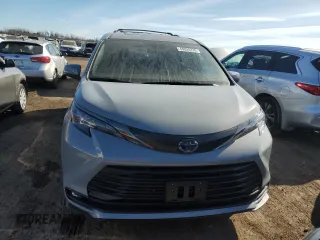 2024 Toyota Sienna LE with VIN 5TDCSKFC5RS123212, listed as a Copart auction lot 44034235 with 9,090 mi miles and Salvage Title. Bid and sale history available at carsss.com. Image 5.