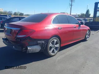 2020 Mercedes-Benz E 350 z VIN WDDZF8DBXLA704257, wystawiony jako IAAI lot #41248454 z przebiegiem 67 143 mil mil oraz . Historia ofert i sprzedaży dostępna na DreamBid. Obrazek 4.