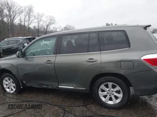 2013 Toyota Highlander with VIN 5TDZA3EHXDS032848, listed as a IAAI auction lot 41757071 with 143,774 mi miles and . Bid and sale history available at DreamBid. Image 6.