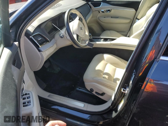 2021 Volvo XC90 Momentum with VIN YV4102PK1M1720959, listed as a Copart auction lot 72402494 with 46,135 mi miles and Salvage Title. Bid and sale history available at carsss.com. Image 8.