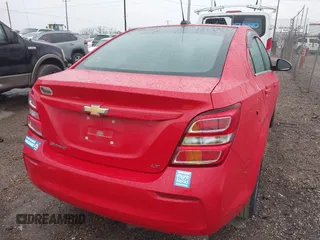 2019 Chevrolet Sonic LT z VIN 1G1JD5SB9K4135048, wystawiony jako IAAI lot #41615175 z przebiegiem 45 826 mil mil oraz . Historia ofert i sprzedaży dostępna na DreamBid. Obrazek 4.