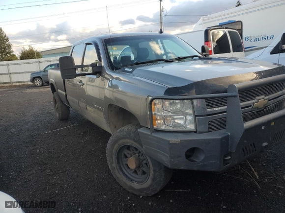 2008 Chevrolet Silverado 3500HD SRW LT w/1LT with VIN 1GCHK33638F220983, listed as a Copart auction lot 76046144 with 338,817 mi miles and Salvage Title. Bid and sale history available at carsss.com. Image 4.