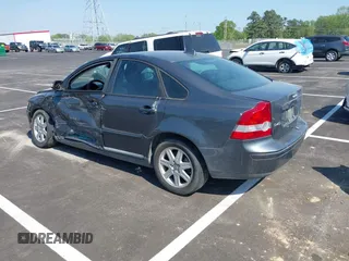 2007 Volvo S40 2.4L with VIN YV1MS382572301147, listed as a IAAI auction lot 42042856 with 184,474 mi miles. Bid and sale history available at carsss.com. Image 3.