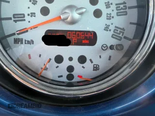 2007 MINI Convertible z VIN WMWRF33577TG17466, wystawiony jako Copart lot #58196905 z przebiegiem 60 644 mil mil oraz Tytuł czysty. Historia ofert i sprzedaży dostępna na DreamBid. Obrazek 8.