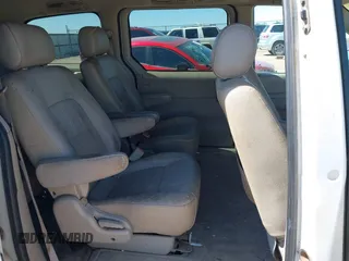 2004 Kia Sedona LX with VIN KNDUP131646596077, listed as a IAAI auction lot 41772025 with 236,282 mi miles. Bid and sale history available at carsss.com. Image 8.