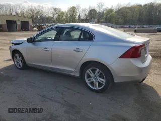 2015 Volvo S60 T5 Premier z VIN YV1612TK9F1355746, wystawiony jako Copart lot #54016445 z przebiegiem 37 272 mil mil oraz Szkoda całkowita • Salvage title. Historia ofert i sprzedaży dostępna na DreamBid. Obrazek 2.
