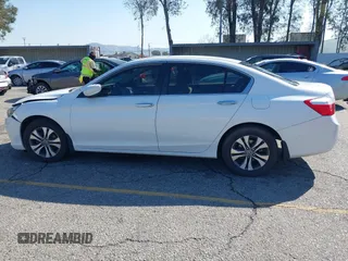 2015 Honda Accord Sedan LX with VIN 1HGCR2F33FA204165, listed as a IAAI auction lot 41631780 with 92,182 mi miles. Bid and sale history available at carsss.com. Image 14.