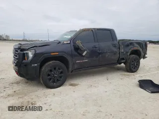 2025 GMC Sierra 2500HD AT4 z VIN 1GT4UPEY4SF204846, wystawiony jako Copart lot #47201165 z przebiegiem 2 557 mil mil oraz Szkoda całkowita • Salvage title. Historia ofert i sprzedaży dostępna na DreamBid. Obrazek 1.