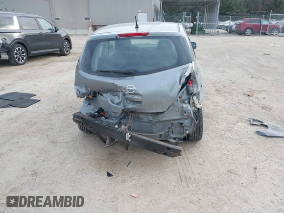 2007 Nissan Versa SL z VIN 3N1BC13E57L379798, wystawiony jako IAAI lot #41458835 z przebiegiem 136 459 mil mil oraz . Historia ofert i sprzedaży dostępna na DreamBid. Obrazek 16.