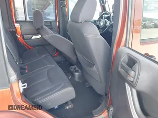2014 Jeep Wrangler Unlimited Sahara z VIN 1C4BJWEG1EL209431, wystawiony jako IAAI lot #42325022 z przebiegiem 64 529 mil mil oraz . Historia ofert i sprzedaży dostępna na DreamBid. Obrazek 8.