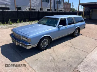 1988 Chevrolet Caprice z VIN 1G1BN81Y8JR214558, wystawiony jako Copart lot #59442205 z przebiegiem 89 217 mil mil oraz Czysty tytuł • Clean title. Historia ofert i sprzedaży dostępna na DreamBid. Obrazek 2.