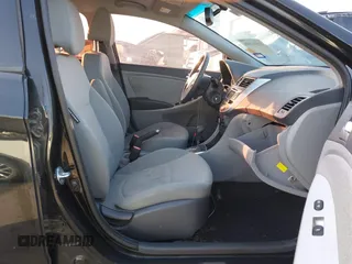2013 Hyundai Accent GS z VIN KMHCT5AE7DU083304, wystawiony jako IAAI lot #41847588 z przebiegiem 133 971 mil mil oraz . Historia ofert i sprzedaży dostępna na DreamBid. Obrazek 5.