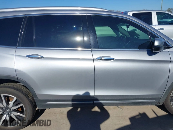 2020 Honda Pilot Touring 8-Passenger with VIN 5FNYF6H95LB021455, listed as a IAAI auction lot 41187609 with 35,589 mi miles and . Bid and sale history available at DreamBid. Image 13.