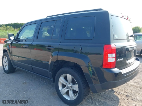 2016 Jeep Patriot Latitude with VIN 1C4NJRFB6GD782341, listed as a IAAI auction lot 40002664 with 83,054 mi miles. Bid and sale history available at carsss.com. Image 3.