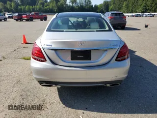 2017 Mercedes-Benz C 300 z VIN 55SWF4KB2HU188885, wystawiony jako Copart lot #59305435 z przebiegiem Nie podano mil oraz Szkoda całkowita • Salvage title. Historia ofert i sprzedaży dostępna na DreamBid. Obrazek 6.