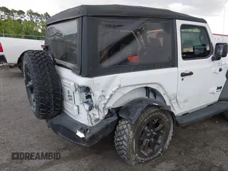 2022 Jeep Wrangler Sport S z VIN 1C4GJXAN9NW124190, wystawiony jako IAAI lot #42027247 z przebiegiem 8 376 mil mil oraz . Historia ofert i sprzedaży dostępna na DreamBid. Obrazek 6.
