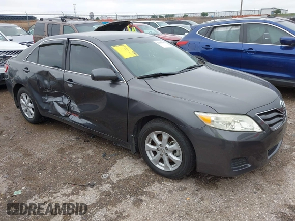 2011 Toyota Camry LE z VIN 4T4BF3EK1BR216262, wystawiony jako IAAI lot #42206210 z przebiegiem 79 660 mil mil oraz . Historia ofert i sprzedaży dostępna na DreamBid. Obrazek 1.