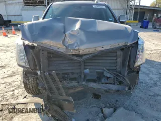 2018 Cadillac Escalade Luxury z VIN 1GYS3BKJXJR140212, wystawiony jako Copart lot #84808834 z przebiegiem 127 402 mil mil oraz Szkody całkowita. Historia ofert i sprzedaży dostępna na DreamBid. Obrazek 14.