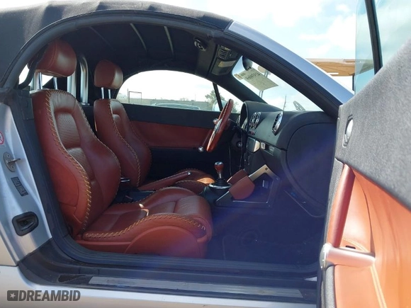 2001 Audi TT with VIN TRUUT28N411020922, listed as a IAAI auction lot 41939069 with 105,875 mi miles. Bid and sale history available at carsss.com. Image 5.