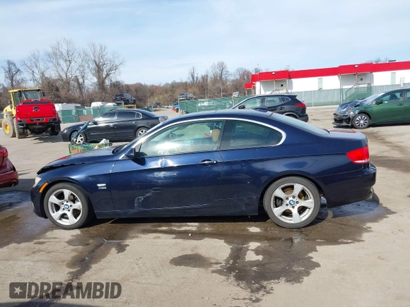 2009 BMW 3 Series 328i xDrive z VIN WBAWC33589PU84317, wystawiony jako IAAI lot #41817634 z przebiegiem 166 052 mil mil oraz . Historia ofert i sprzedaży dostępna na DreamBid. Obrazek 14.