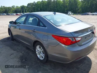 2013 Hyundai Sonata GLS z VIN 5NPEB4AC1DH700618, wystawiony jako IAAI lot #42306434 z przebiegiem 161 094 mil mil oraz . Historia ofert i sprzedaży dostępna na DreamBid. Obrazek 3.