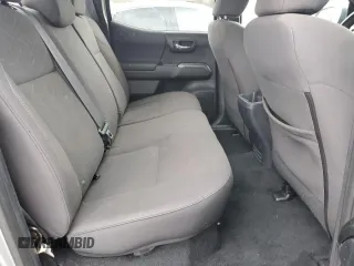 2018 Toyota Tacoma SR z VIN 3TMCZ5AN2JM122416, wystawiony jako Copart lot #61351225 z przebiegiem Nie podano mil oraz Szkoda całkowita • Salvage title. Historia ofert i sprzedaży dostępna na DreamBid. Obrazek 10.
