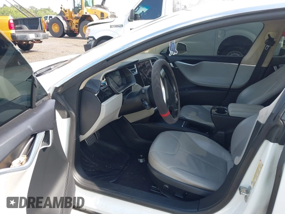 2014 Tesla Model S 60 with VIN 5YJSA1H1XEFP40611, listed as a IAAI auction lot 42826752 with Not provided miles and . Bid and sale history available at DreamBid. Image 5.