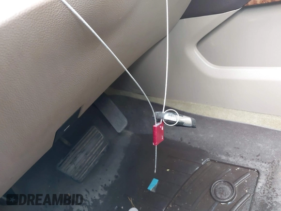 2019 Chevrolet Suburban Premier z VIN 1GNSCJKC0KR139323, wystawiony jako IAAI lot #42100758 z przebiegiem Nie podano mil oraz . Historia ofert i sprzedaży dostępna na DreamBid. Obrazek 11.
