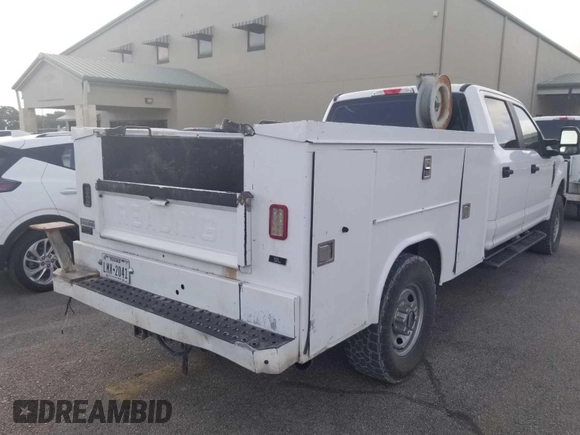 2019 Ford F-250 XL z VIN 1FT7W2B66KEC90809, wystawiony jako IAAI lot #42845140 z przebiegiem 204 526 mil mil oraz . Historia ofert i sprzedaży dostępna na DreamBid. Obrazek 39.