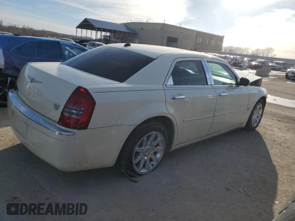 2006 Chrysler 300 C z VIN 2C3KA63H46H224097, wystawiony jako Copart lot #46235425 z przebiegiem 147 147 mil mil oraz Szkoda całkowita • Salvage title. Historia ofert i sprzedaży dostępna na DreamBid. Obrazek 3.