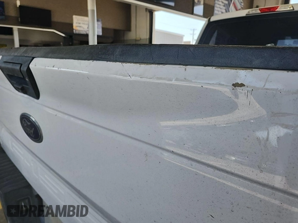 2018 Ford F-150 XL z VIN 1FTFX1E58JKF35180, wystawiony jako IAAI lot #42782023 z przebiegiem 105 516 mil mil oraz . Historia ofert i sprzedaży dostępna na DreamBid. Obrazek 12.